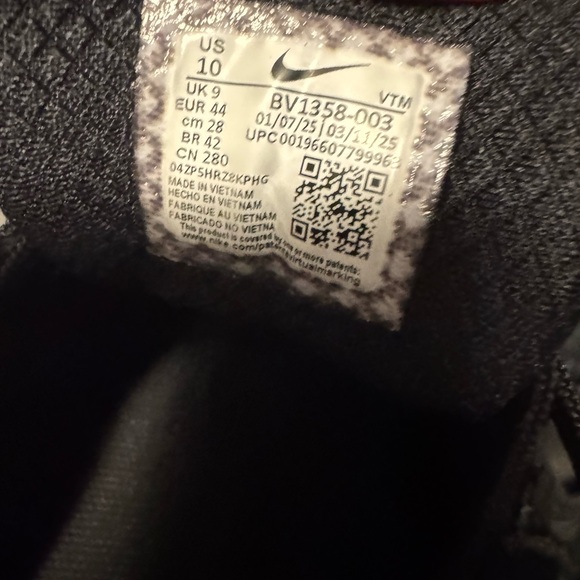 Nike Men's Black Athletic Shoes Vomero 5 - Picture 8 of 9